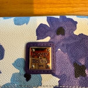 Dooney & Bourke wristlet